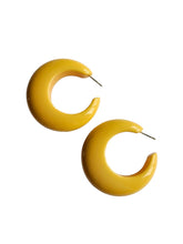 Load image into Gallery viewer, 1940s Buttermilk Yellow Bakelite Hoop Earrings
