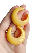 Load image into Gallery viewer, 1940s Buttermilk Yellow Bakelite Hoop Earrings
