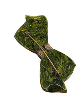 Load image into Gallery viewer, 1940s Carved Marbled Green Bakelite and Metal Bow Brooch
