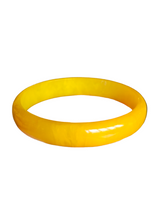 Load image into Gallery viewer, 1940s Bright Yellow Marbled Bakelite Bangle
