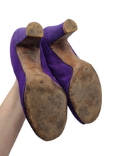 Load image into Gallery viewer, 1940s Bright Purple Court Suede Shoes
