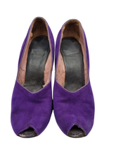 Load image into Gallery viewer, 1940s Bright Purple Court Suede Shoes
