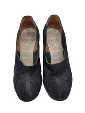 Load image into Gallery viewer, 1940s Black Suede Shoes With Punched Holes

