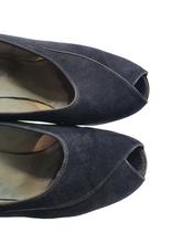 Load image into Gallery viewer, 1940s Navy Suede Peep Toe Court Shoes
