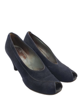 Load image into Gallery viewer, 1940s Navy Suede Peep Toe Court Shoes
