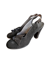 Load image into Gallery viewer, 1940s Brown/Black Bow Slingback Shoes
