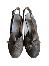 Load image into Gallery viewer, 1940s Brown/Black Bow Slingback Shoes
