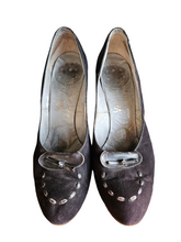 Load image into Gallery viewer, 1950s Black Bow Suede Court Shoes
