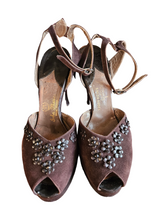 Load image into Gallery viewer, 1940s Brown Suede and Leather Flower Platform Shoes
