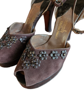 Load image into Gallery viewer, 1940s Brown Suede and Leather Flower Platform Shoes
