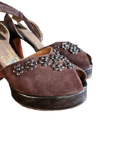 Load image into Gallery viewer, 1940s Brown Suede and Leather Flower Platform Shoes
