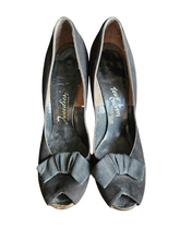 Load image into Gallery viewer, 1950s Black Fabric Bow Peep Toe Shoes
