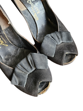 Load image into Gallery viewer, 1950s Black Fabric Bow Peep Toe Shoes
