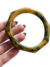 Load image into Gallery viewer, 1940s Green and Yellow Marbled Bakelite Hexagonal Bangle
