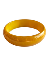 Load image into Gallery viewer, 1940s Golden Yellow Marbled Bakelite Bangle
