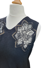 Load image into Gallery viewer, 1920s Black Crepe Sleeveless Dress With Lace Star
