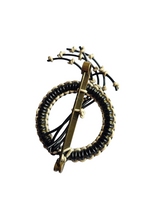 Load image into Gallery viewer, 1940s Make Do and Mend Black and Cream Wirework Brooch
