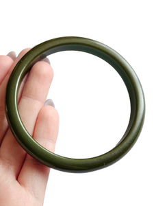 1940s Dark Forrest Green Bakelite Bangle