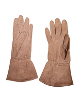 Load image into Gallery viewer, 1940s Beige Newbuck Leather Gloves
