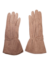 Load image into Gallery viewer, 1940s Beige Newbuck Leather Gloves
