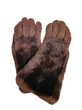 Load image into Gallery viewer, 1940s Brown CC41 Fur and Leather Gloves
