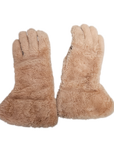 Load image into Gallery viewer, 1940s Beige Fur and Leather Gloves
