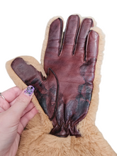 Load image into Gallery viewer, 1940s Beige Fur and Leather Gloves
