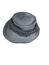 Load image into Gallery viewer, 1940s Black Raffia/Straw Tilt Hat
