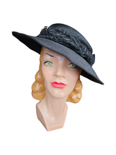 Load image into Gallery viewer, 1940s Black Raffia/Straw Tilt Hat
