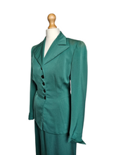 Load image into Gallery viewer, 1940s Green Gabardine Suit With Sharp Collar
