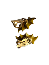 Load image into Gallery viewer, 1940s Gold Glitter Christmas Holly Earrings
