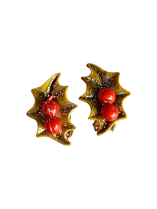 1940s Gold Glitter Christmas Holly Earrings