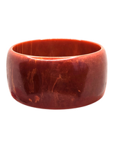 Load image into Gallery viewer, 1940s Paprika Red Marbled Chunky Bakelite Bangle
