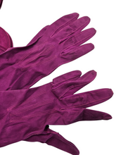 Load image into Gallery viewer, 1940s Fuschia Pink Suede Bag and Gloves Set
