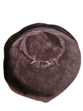 Load image into Gallery viewer, 1940s Brown Peachskin/Velvet Fedora Hat
