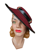 Load image into Gallery viewer, 1940s Dark Red and Black Raffia/Straw Tilt Hat
