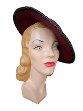 Load image into Gallery viewer, 1940s Dark Red and Black Raffia/Straw Tilt Hat
