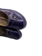 Load image into Gallery viewer, 1940s Purple Leather Court Shoes With Rhinestones
