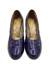 Load image into Gallery viewer, 1940s Purple Leather Court Shoes With Rhinestones
