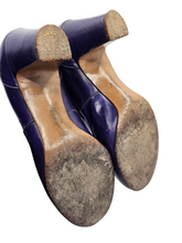 Load image into Gallery viewer, 1940s Purple Leather Court Shoes With Rhinestones
