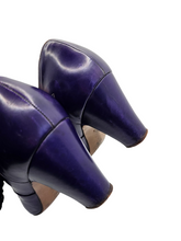 Load image into Gallery viewer, 1940s Purple Leather Court Shoes With Rhinestones
