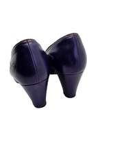 Load image into Gallery viewer, 1940s Purple Leather Court Shoes With Rhinestones
