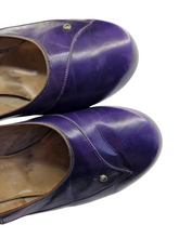 Load image into Gallery viewer, 1940s Purple Leather Court Shoes With Rhinestones
