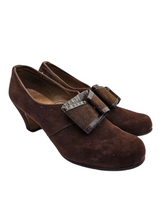 Load image into Gallery viewer, 1940s Brown Suede and Leather Bow Shoes
