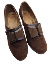 Load image into Gallery viewer, 1940s Brown Suede and Leather Bow Shoes
