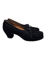 Load image into Gallery viewer, 1940s Black Suede Apron Front Lace Up Shoes
