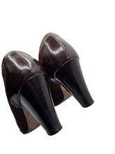 Load image into Gallery viewer, 1940s Brown Suede and Leather Court Shoes
