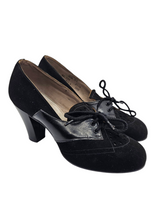 Load image into Gallery viewer, 1940s CC41 Black Patent Lace Up Shoes
