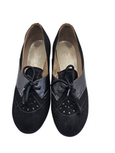 Load image into Gallery viewer, 1940s CC41 Black Patent Lace Up Shoes
