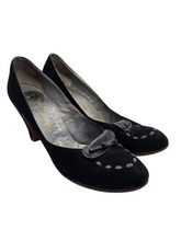 Load image into Gallery viewer, 1950s Black Bow Suede Court Shoes
